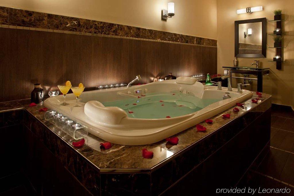 Hotel Sterling & 4*